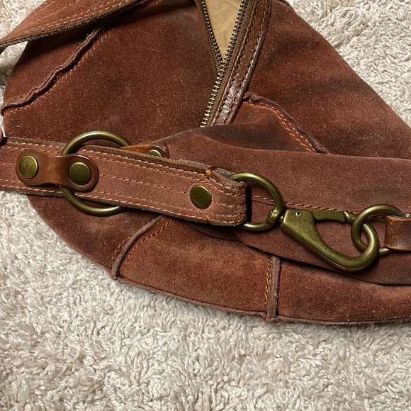 Lucky Brand Suede Saddle Crossbody - Picture 4 of 6